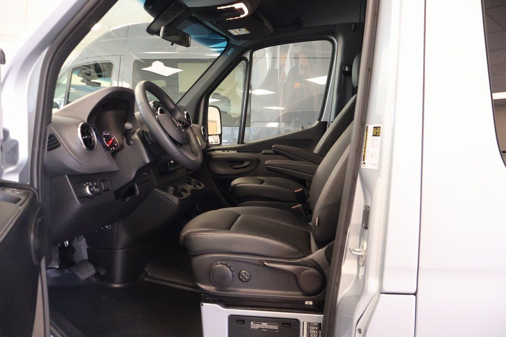 Thumbnail: 2025 Mercedes-Benz Sprinter - 6