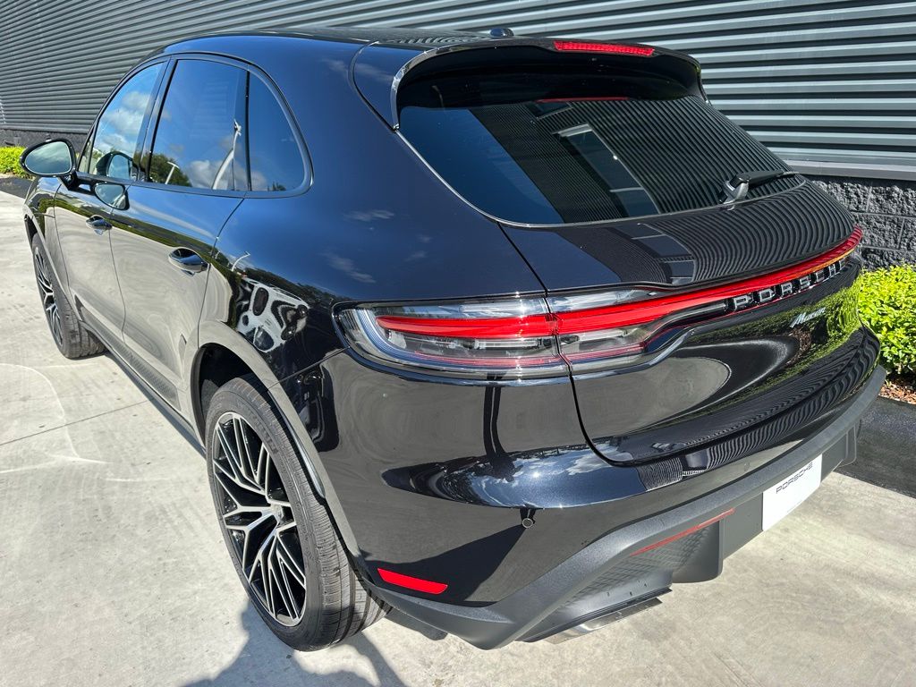 Thumbnail: 2026 Porsche Macan - 3