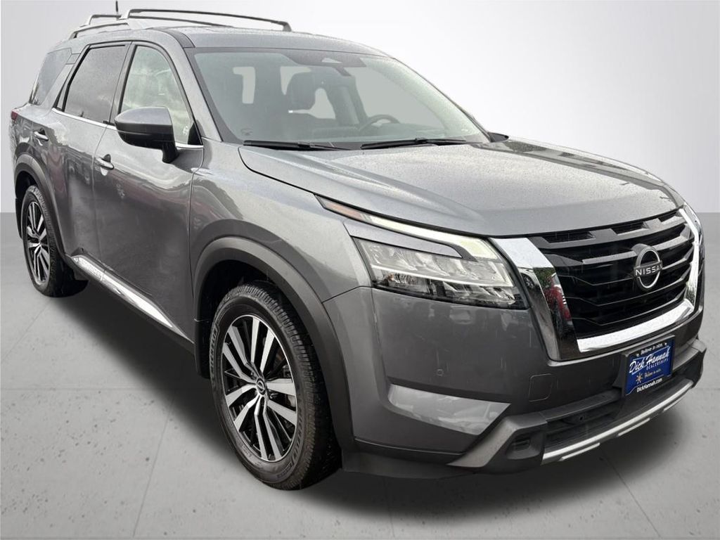 2023 Nissan Pathfinder Platinum photo 4