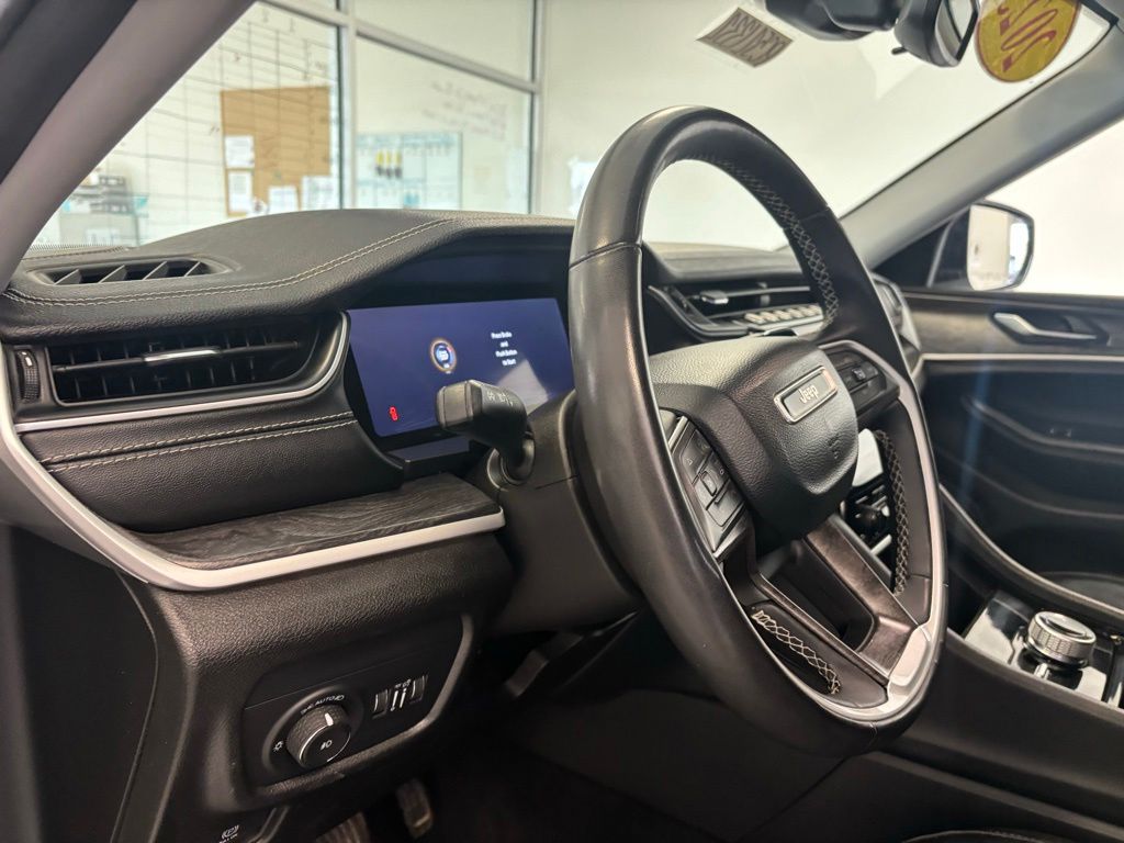 Used 2023 Jeep Grand Cherokee SUV