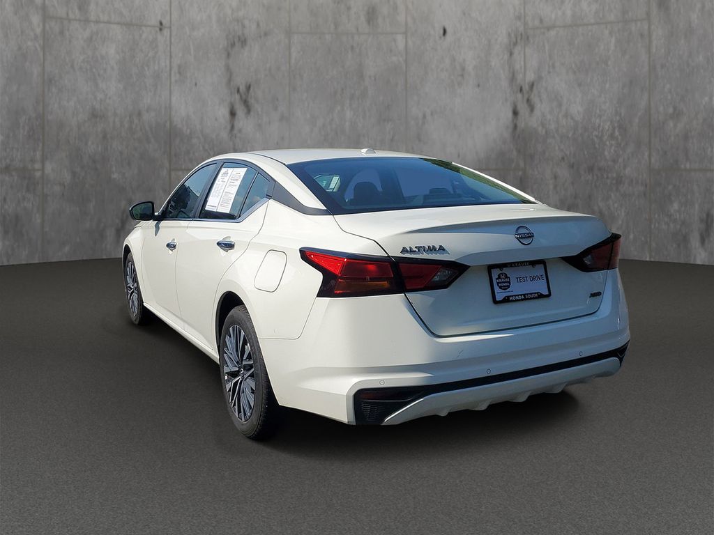 Used 2025 Nissan Altima Sedan