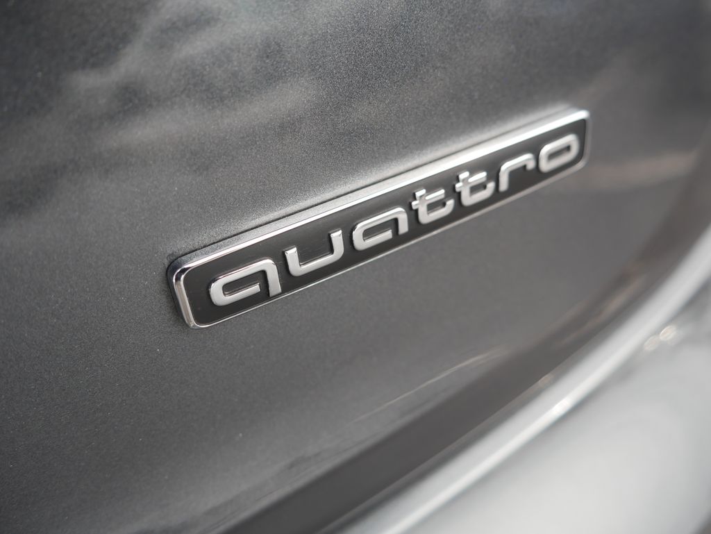 Thumbnail: 2023 Audi Q5 - 10