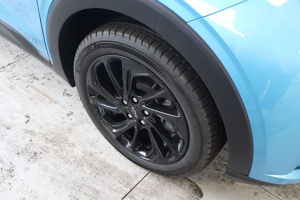 Thumbnail: 2027 Chevrolet Bolt EV - 4