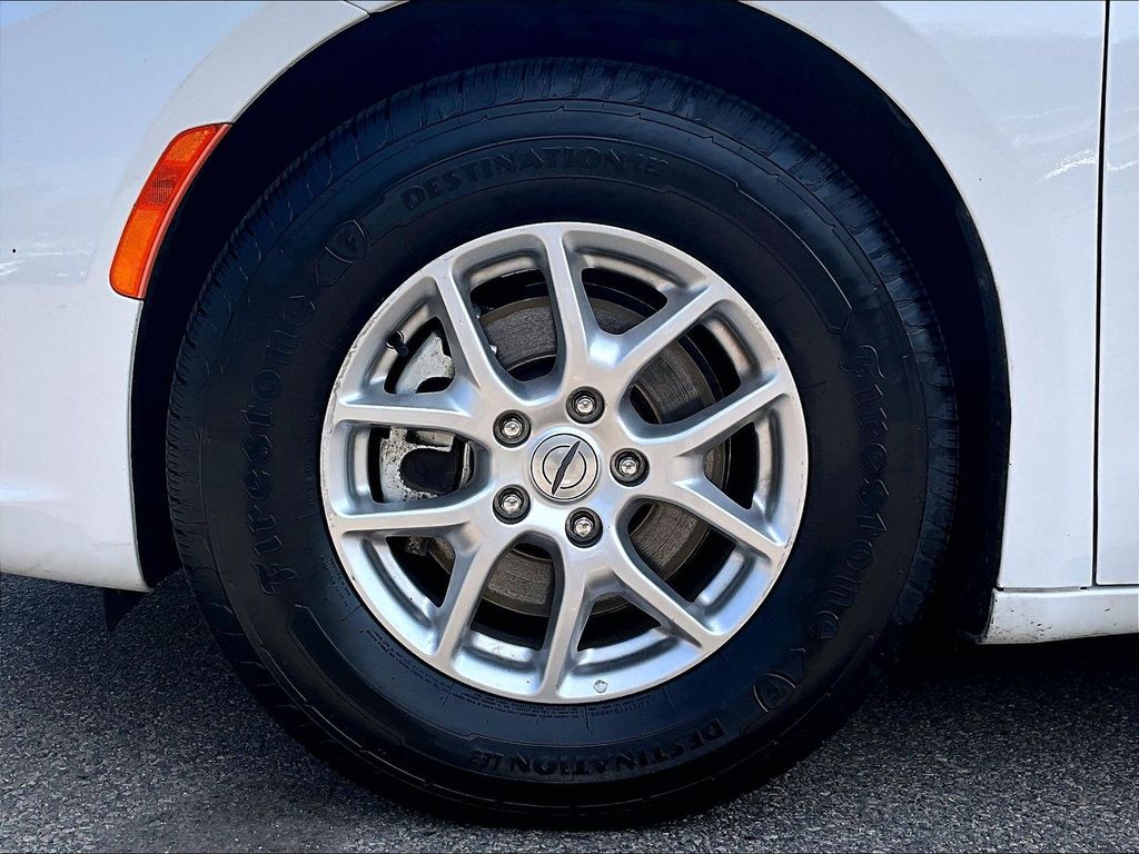 2023 Chrysler Pacifica — photo 7
