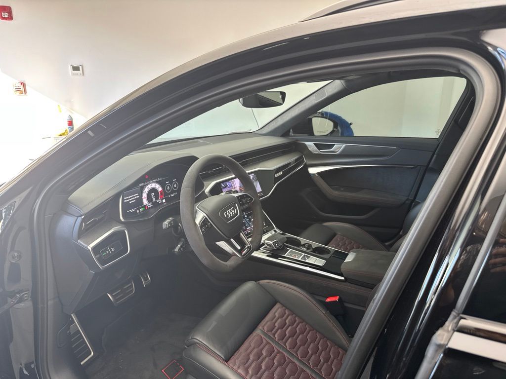 Thumbnail: 2025 Audi RS 6 - 6
