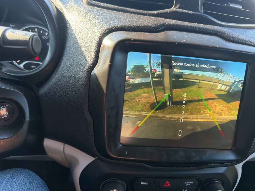 Used 2022 Black Clearcoat Jeep Latitude image 7