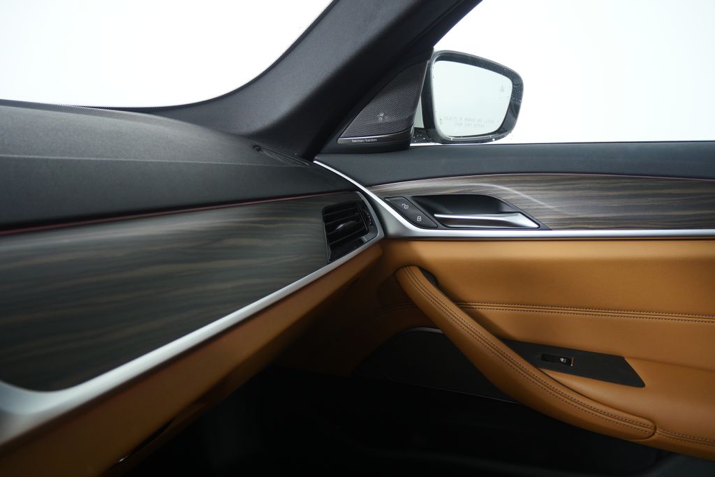 Thumbnail: 2023 BMW 5 Series - 26