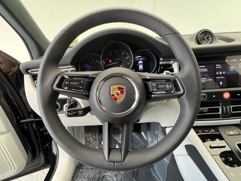 Thumbnail: 2025 Porsche Macan - 7