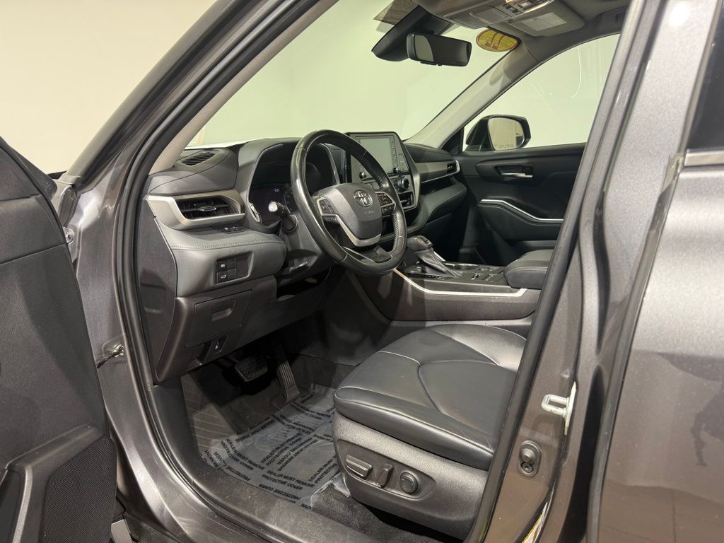 2022 Toyota Highlander XLE 18