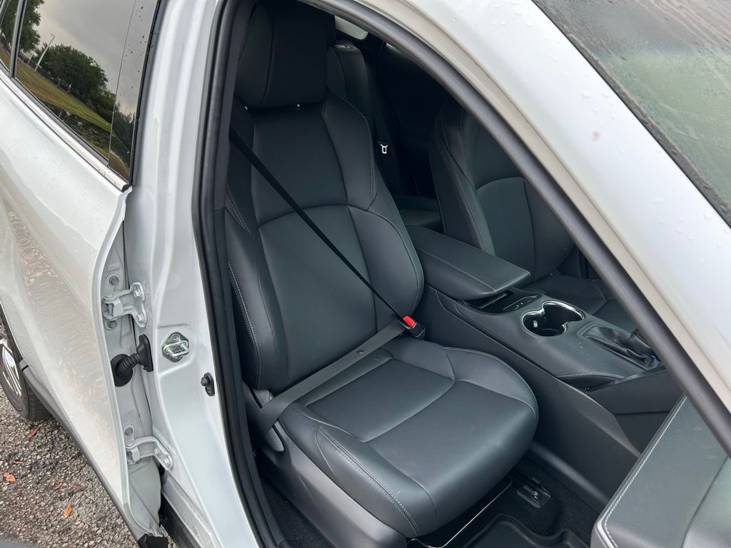 2024 Toyota Venza XLE 15