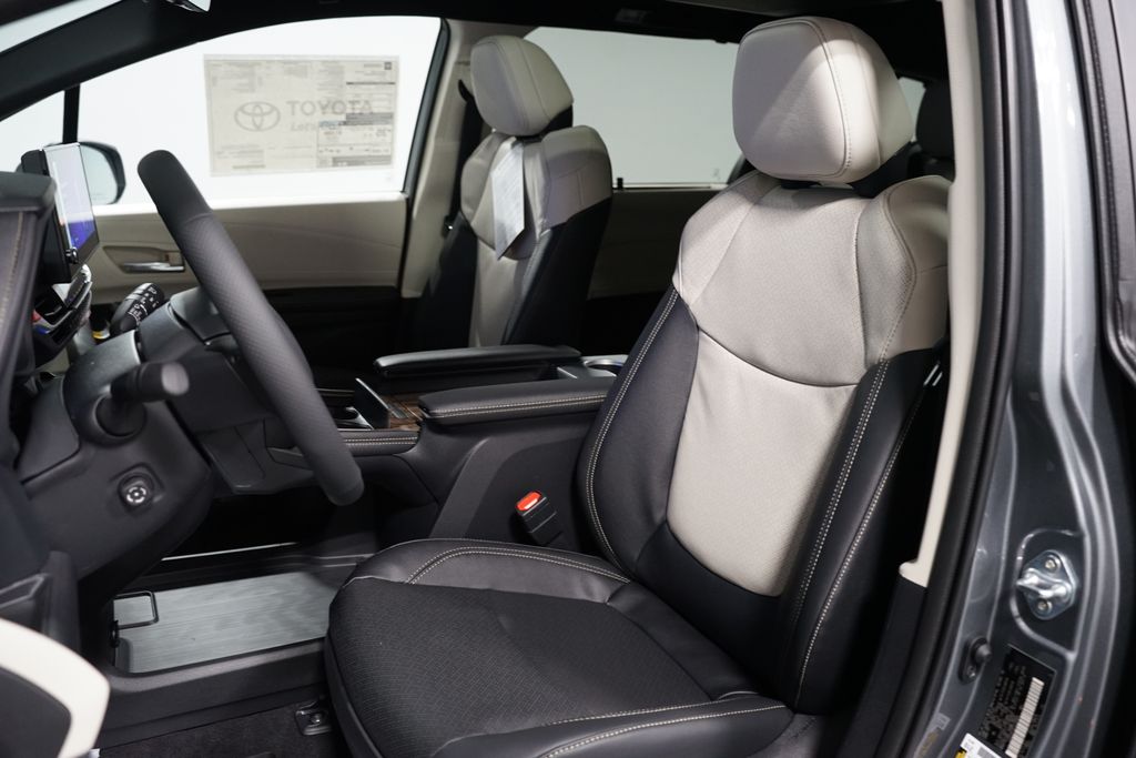 Thumbnail: 2026 Toyota Sienna - 31