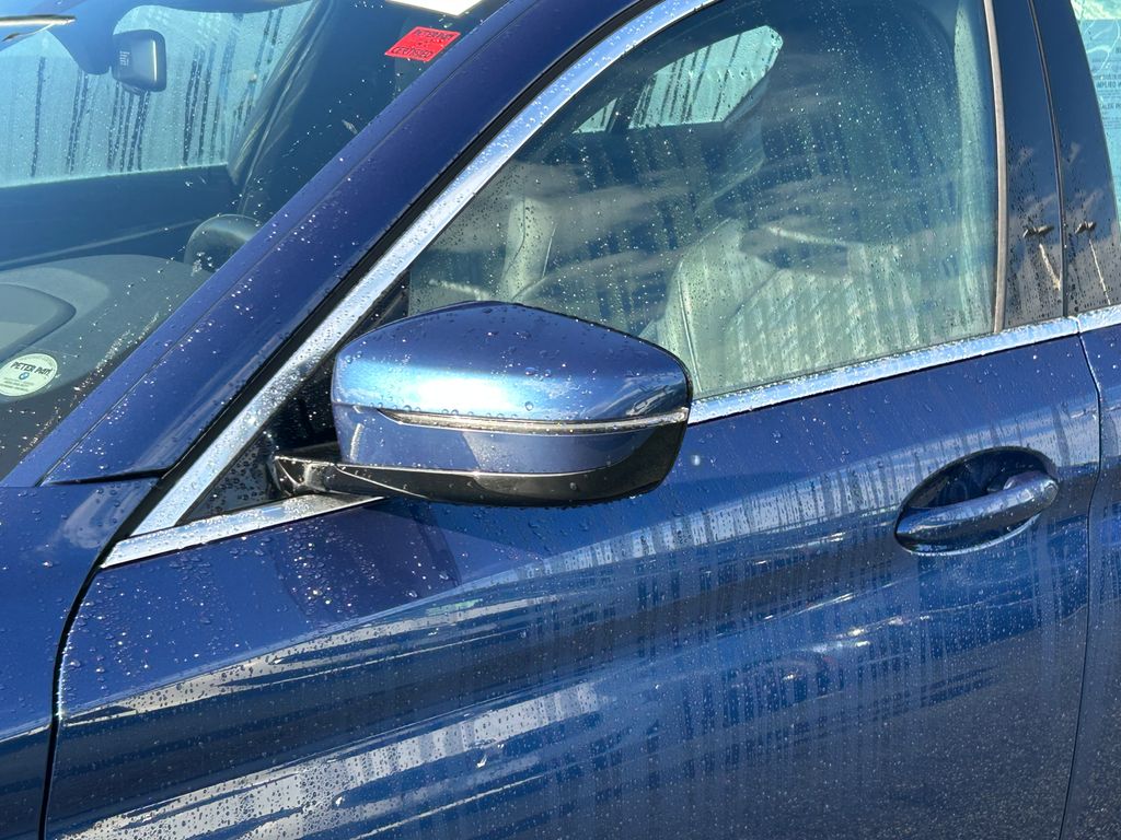 Thumbnail: 2022 BMW 5 Series - 10