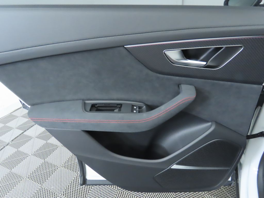 2025 Audi RS Q8 4.0T 28