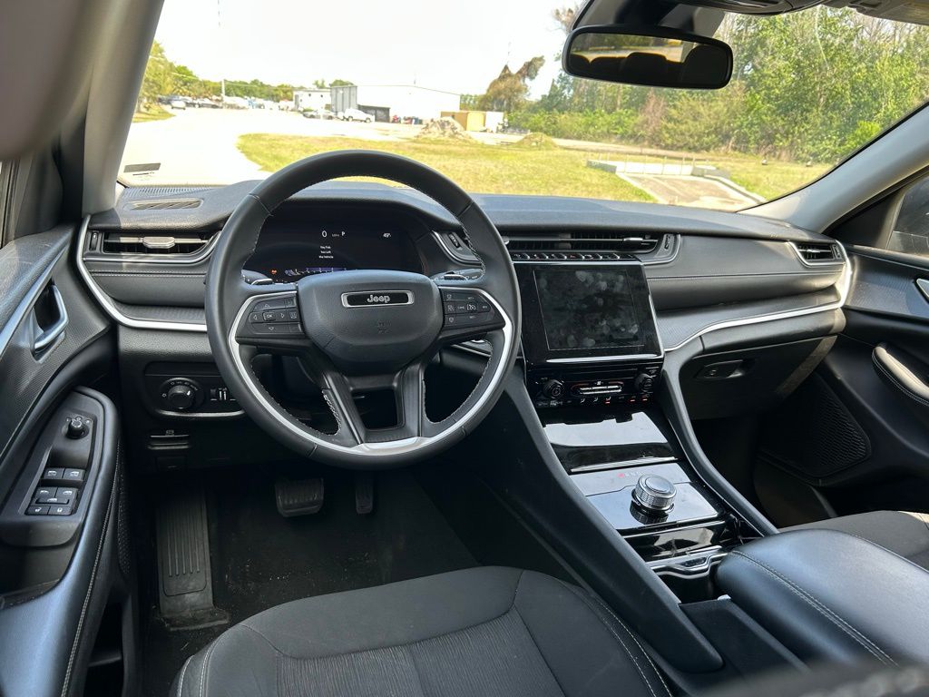 Thumbnail: 2023 Jeep Grand Cherokee L - 12