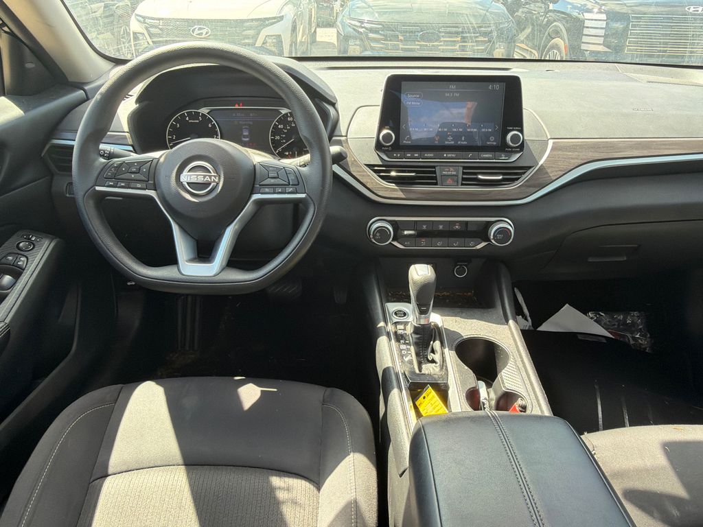 Used 2025 Black Nissan 2.5 SV image 16