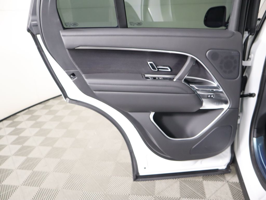 2025 Land Rover Range Rover SE 28