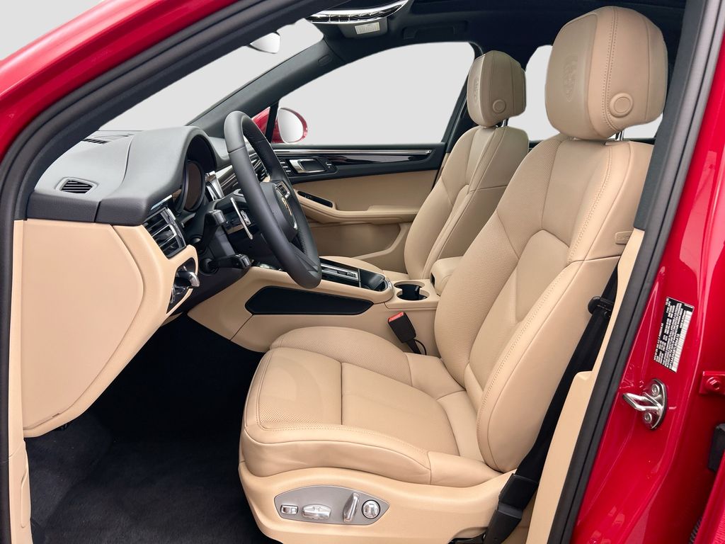 Thumbnail: 2026 Porsche Macan - 5