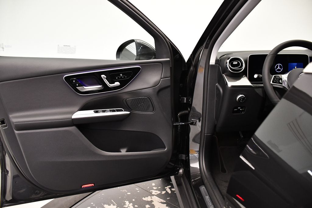 2025 Mercedes-Benz GLC 350 30