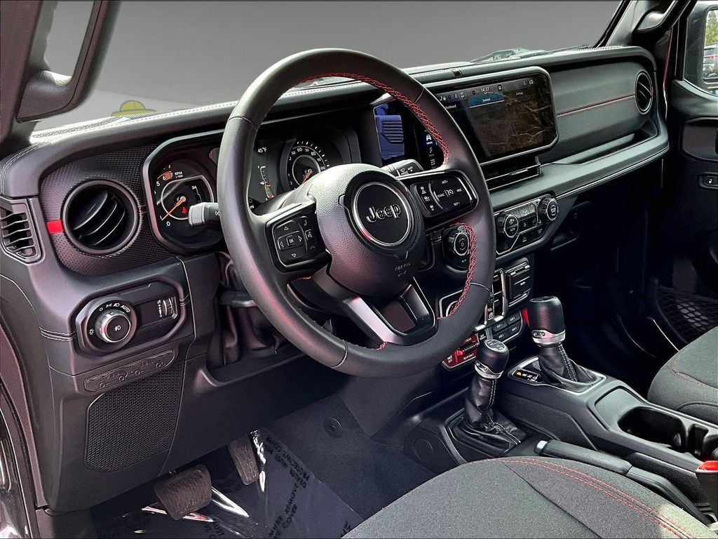 2024 Jeep Wrangler — photo 13