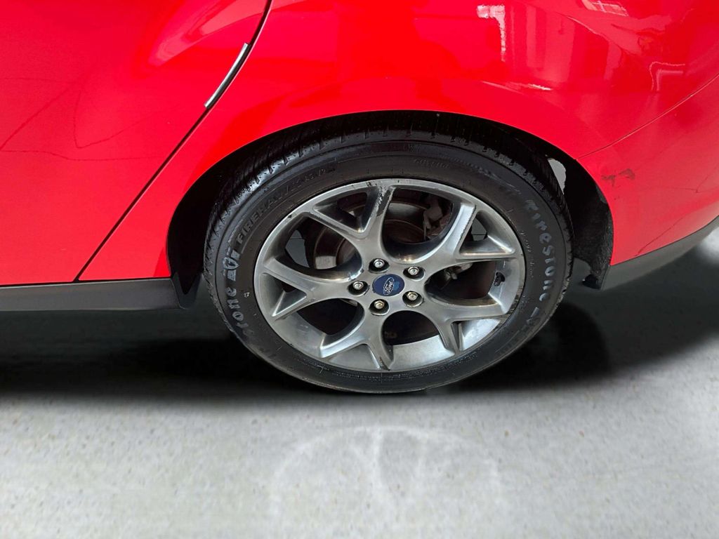 Used 2013 Race Red Ford SE image 31
