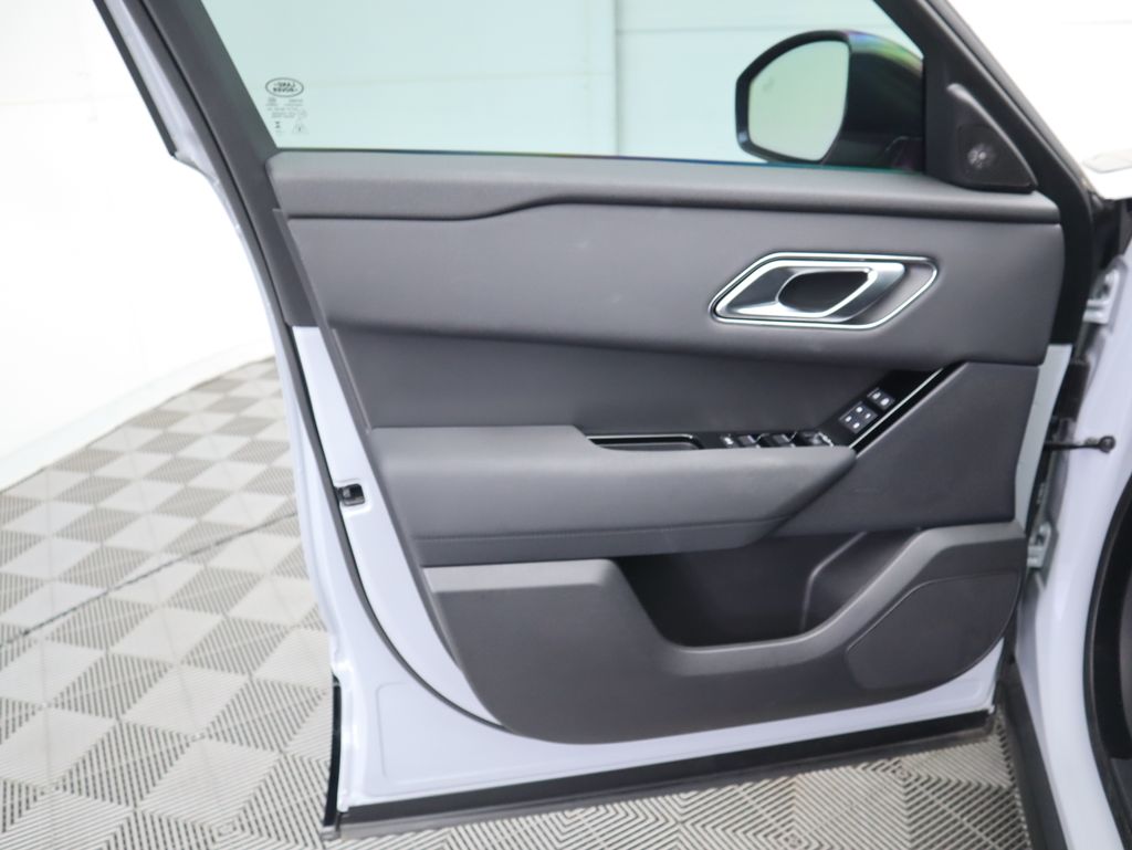 Thumbnail: 2025 Land Rover Range Rover Velar - 25