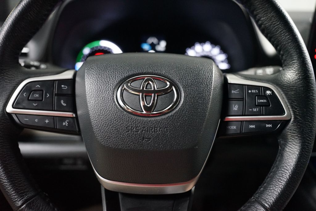 Thumbnail: 2022 Toyota Sienna - 19
