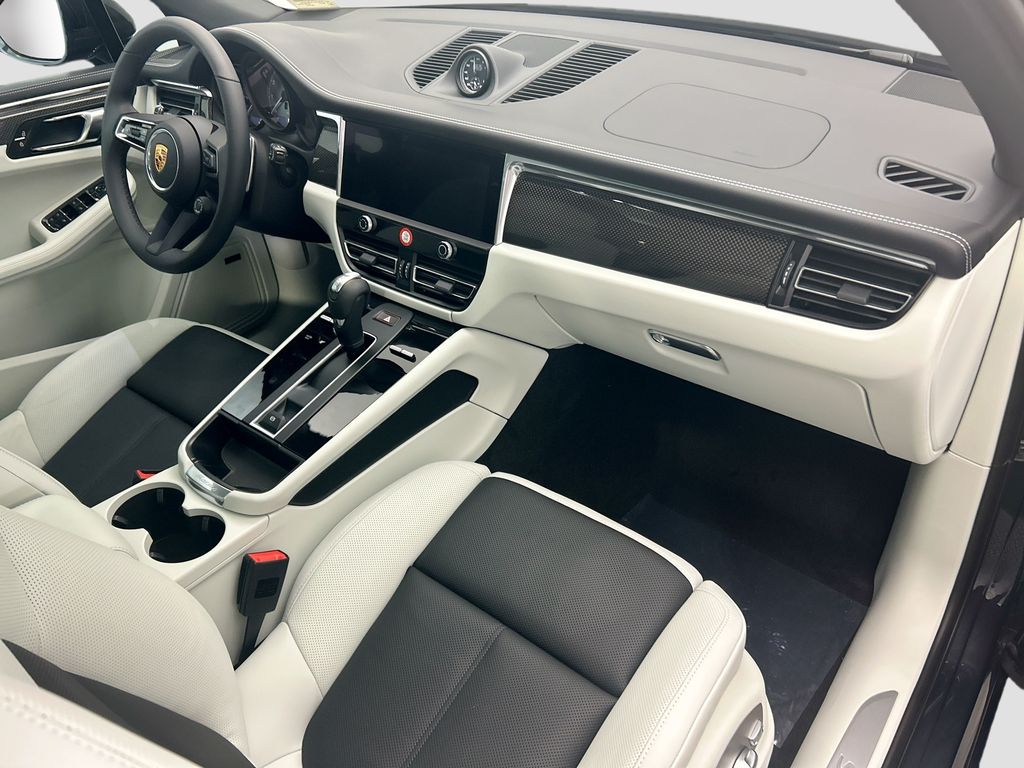 Thumbnail: 2026 Porsche Macan - 20