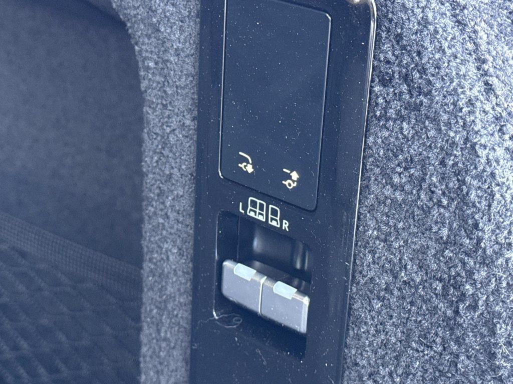Certified Used 2023 Green Land Rover SE image 7