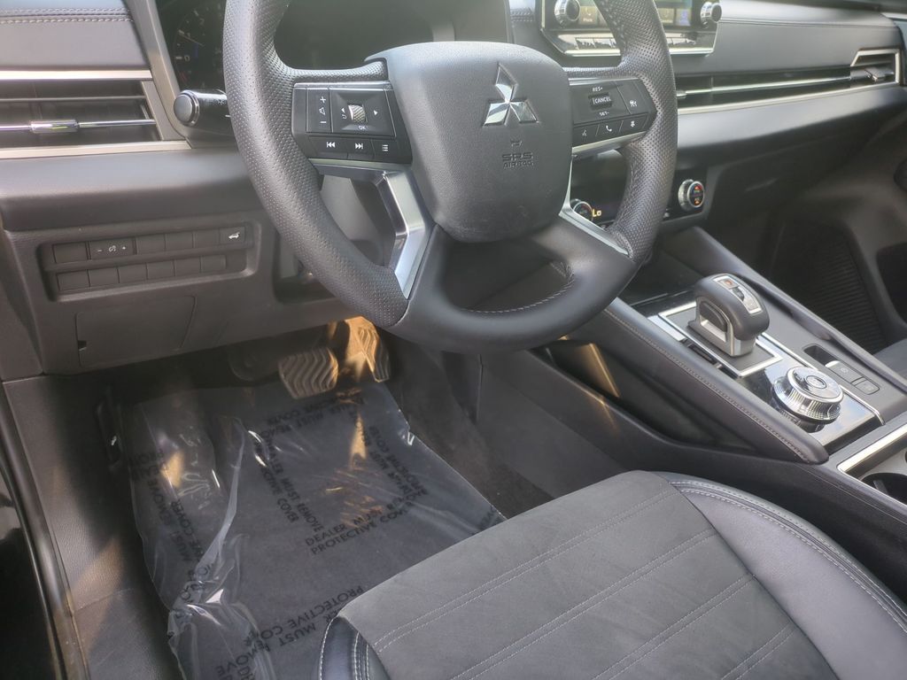 2022 Mitsubishi Outlander SE