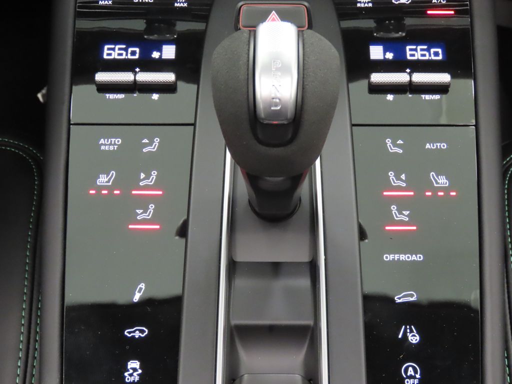 Thumbnail: 2026 Porsche Macan - 28