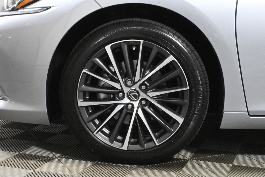 Thumbnail: 2025 Lexus ES - 12