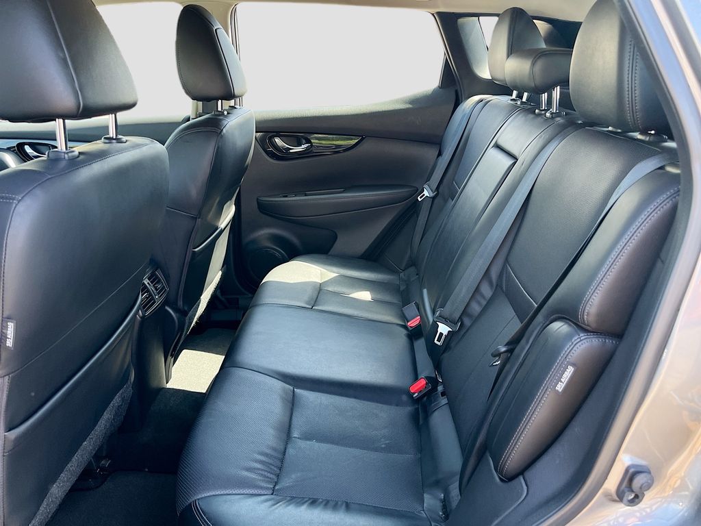 Used 2022 Gray Nissan SL image 24