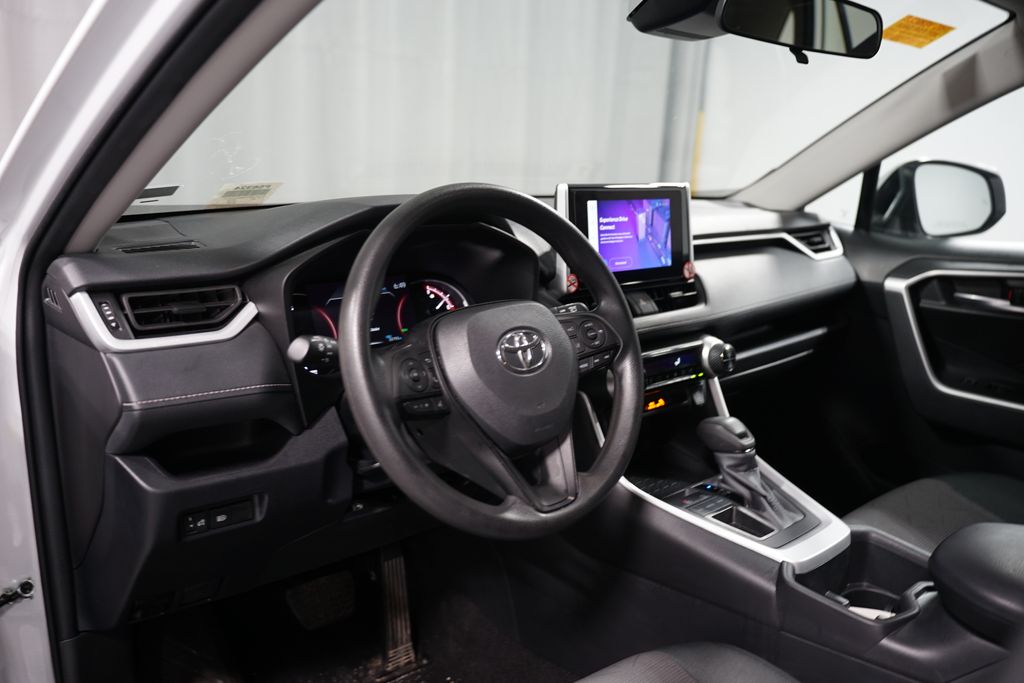 2024 Toyota RAV4 XLE 7