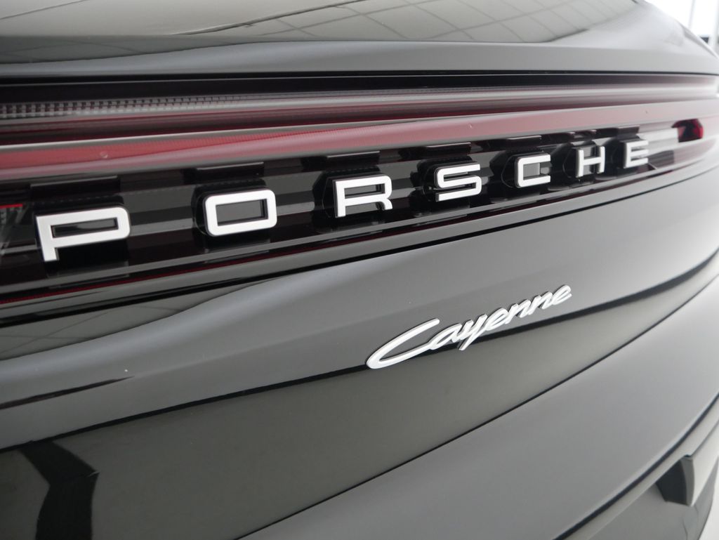 Thumbnail: 2026 Porsche Cayenne - 11