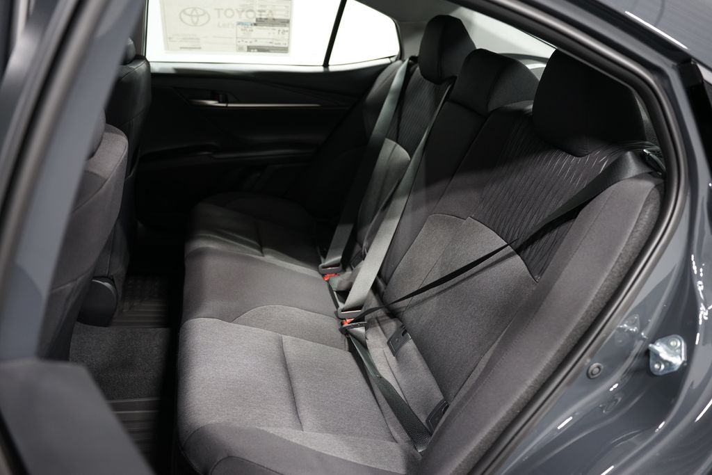 2025 Toyota Camry LE 29