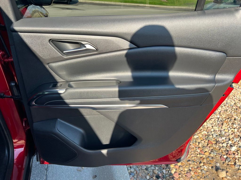 Used 2025 Chevrolet Traverse SUV