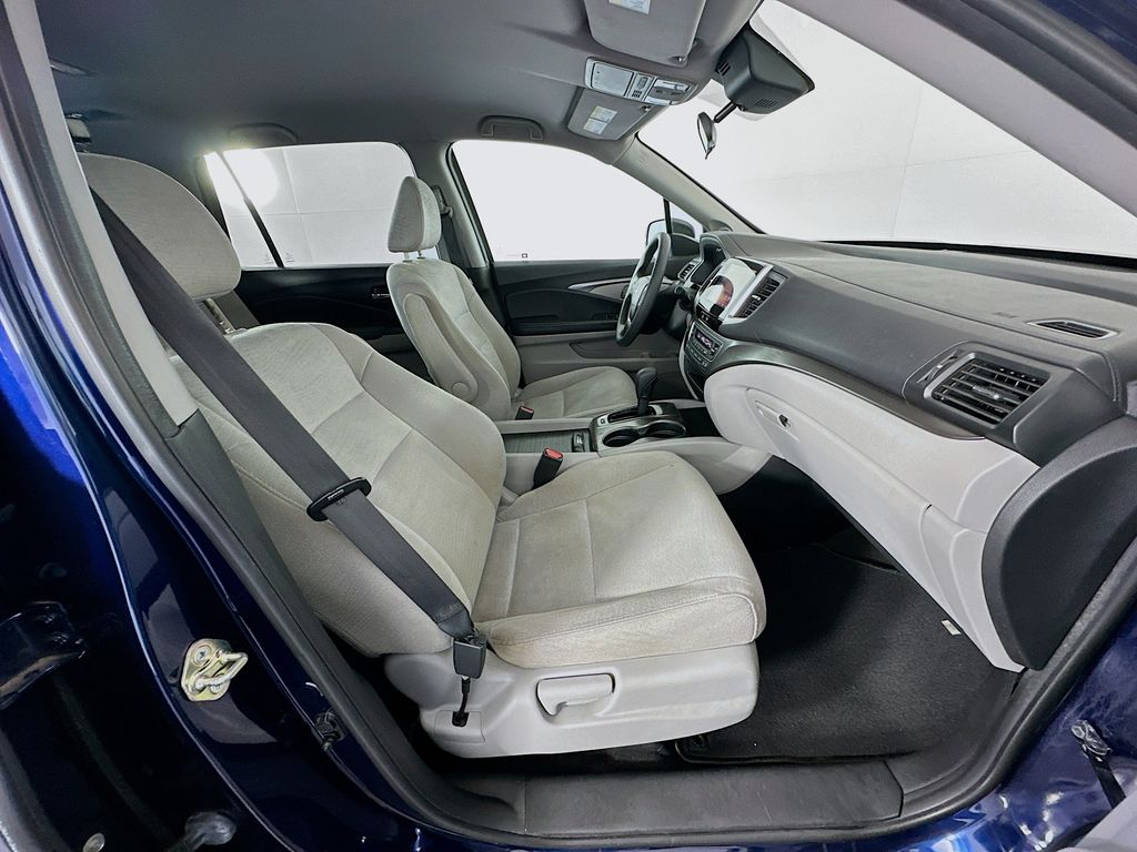 Thumbnail: 2017 Honda Pilot - 28