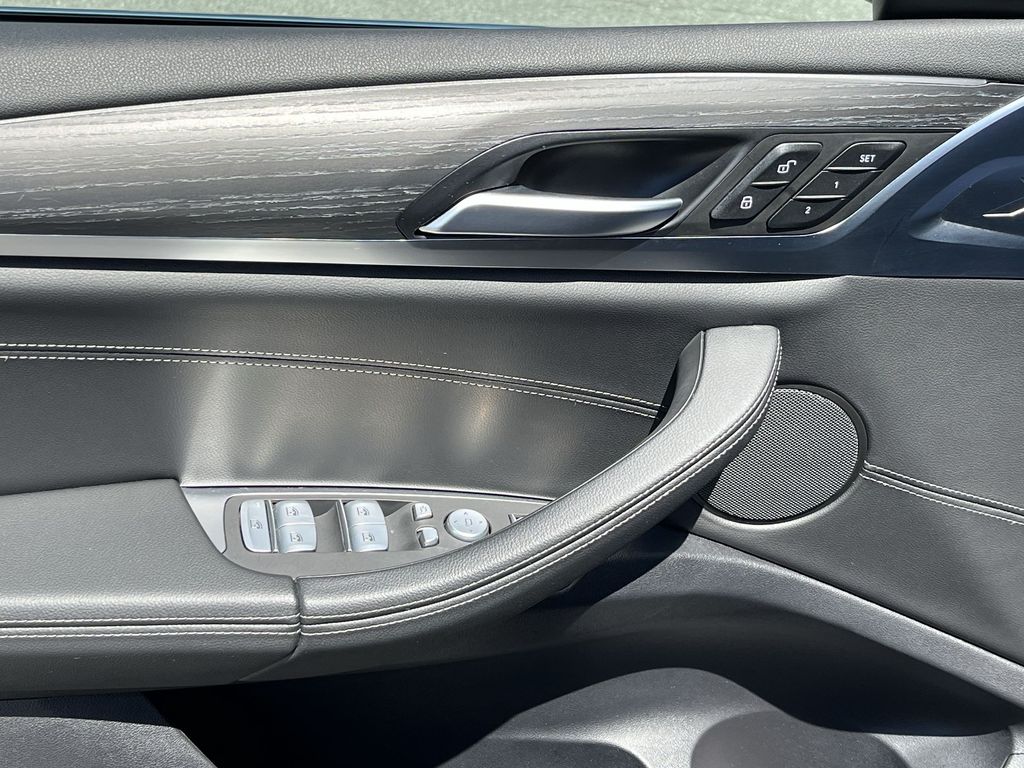 Thumbnail: 2023 BMW X4 - 13