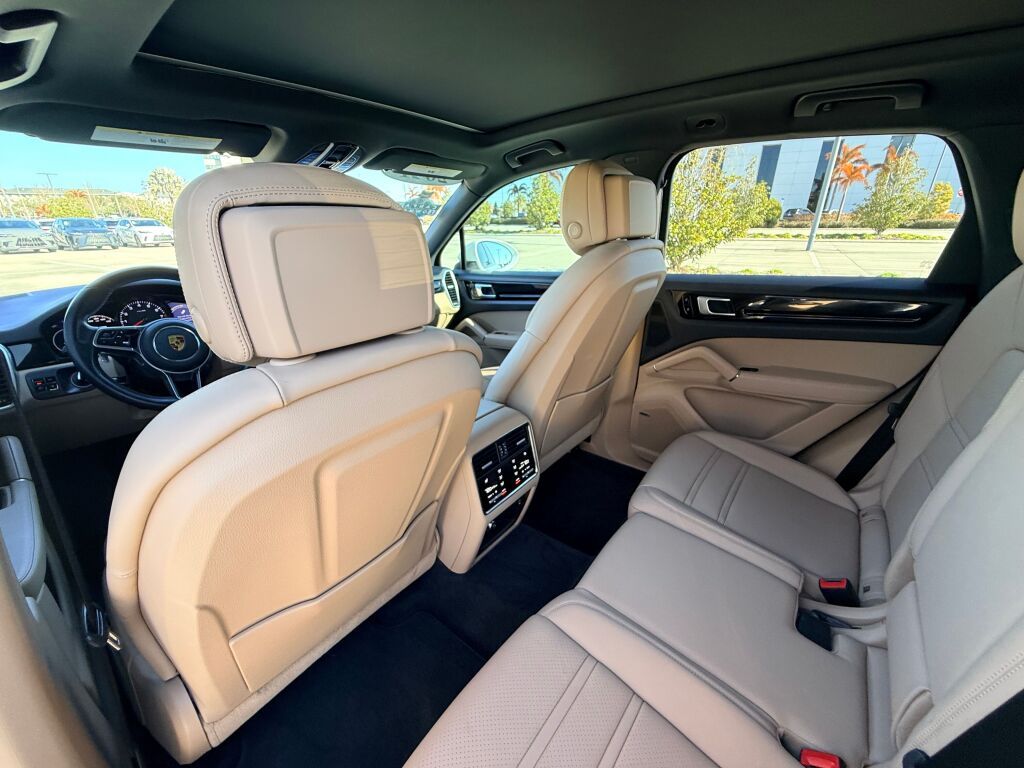 Thumbnail: 2021 Porsche Cayenne - 19