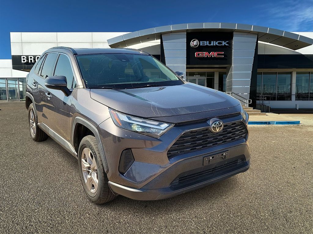 2022 Toyota RAV4 XLE - 0