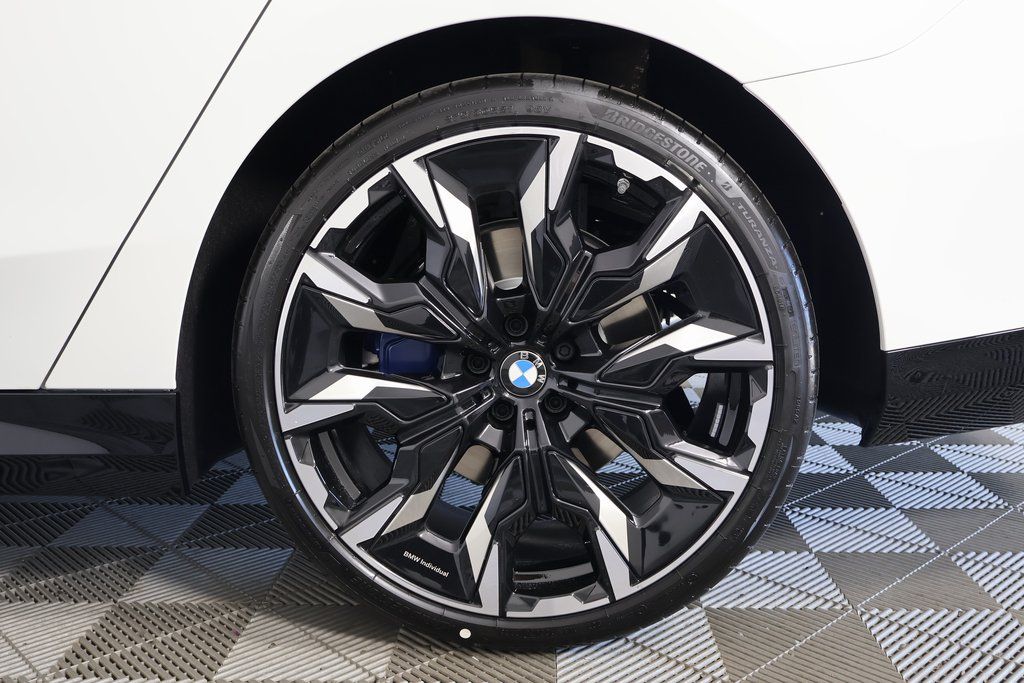 Thumbnail: 2027 BMW 5 Series - 10