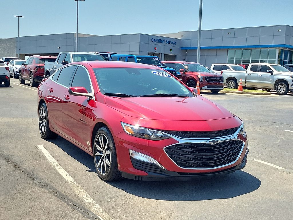 Radiant Red 2025 Chevrolet Malibu Sedan Front-Wheel Drive Continuously Variable Transmission