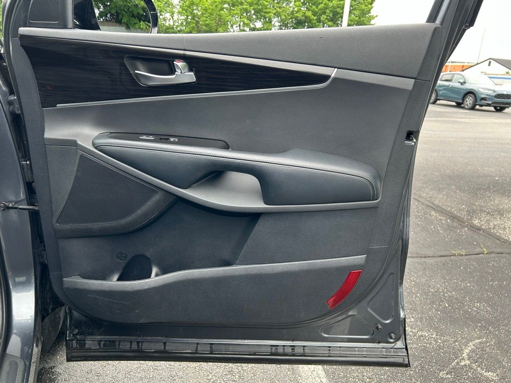 2020 Kia Sorento LX 25