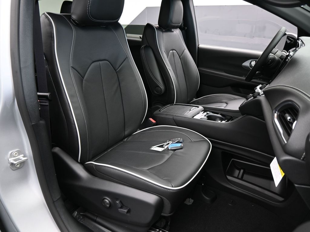 New 2026 Silver Mist Clearcoat Chrysler Limited image 46