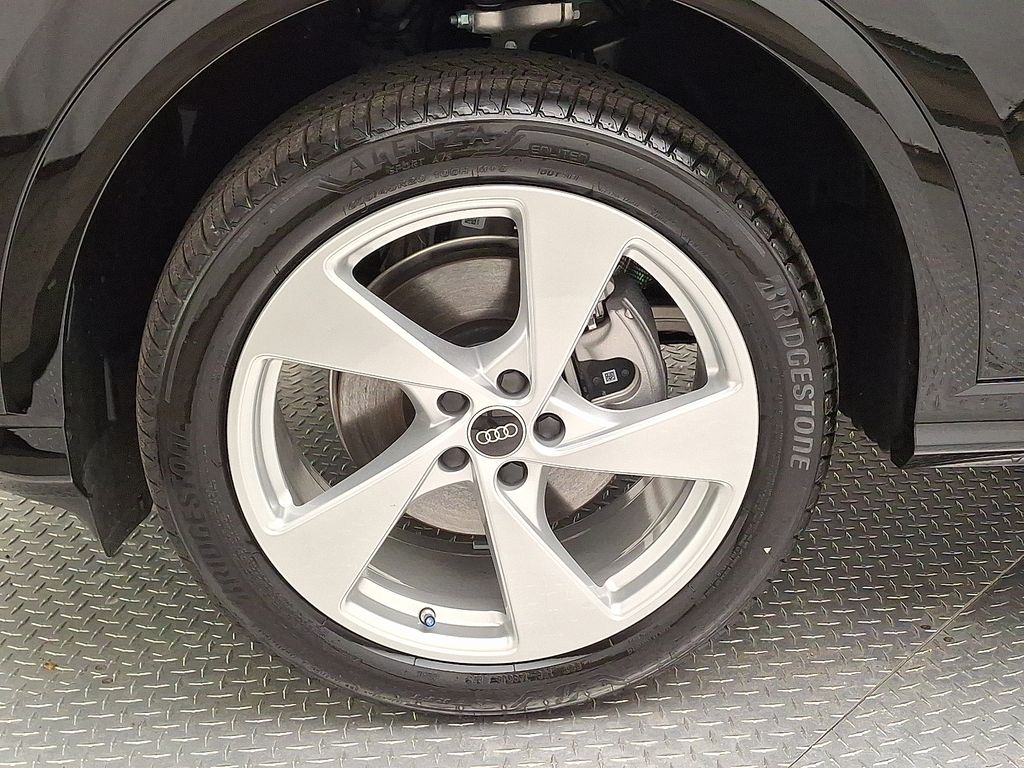 Thumbnail: 2025 Audi Q5 - 5