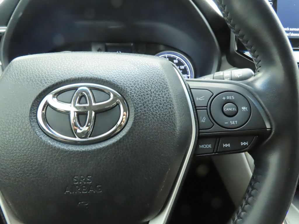 2021 Toyota Venza LE 12