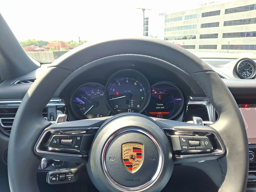 Thumbnail: 2026 Porsche Macan - 21