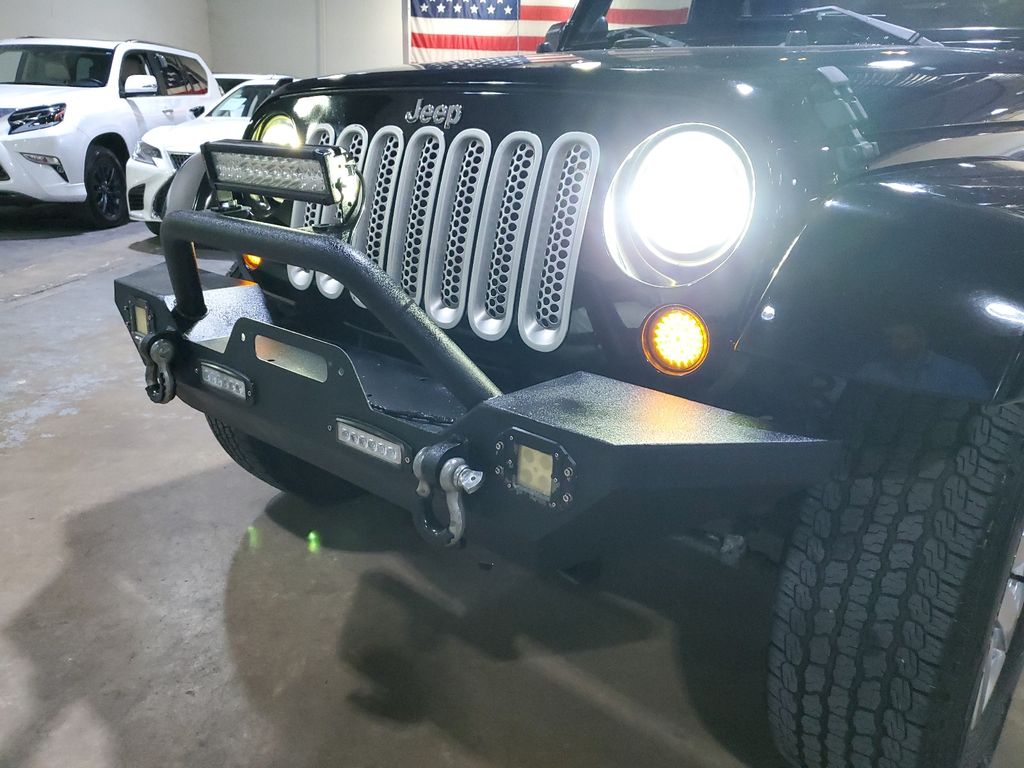 2013 Jeep Wrangler Sahara 42