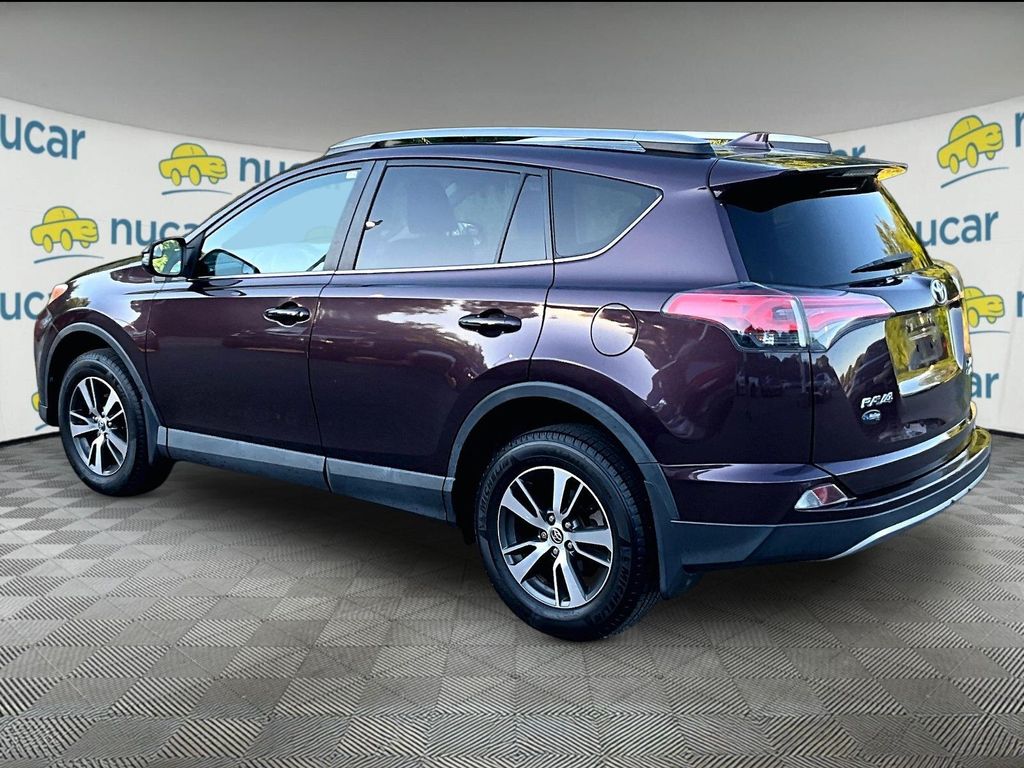 2017 Toyota RAV4 — photo 5