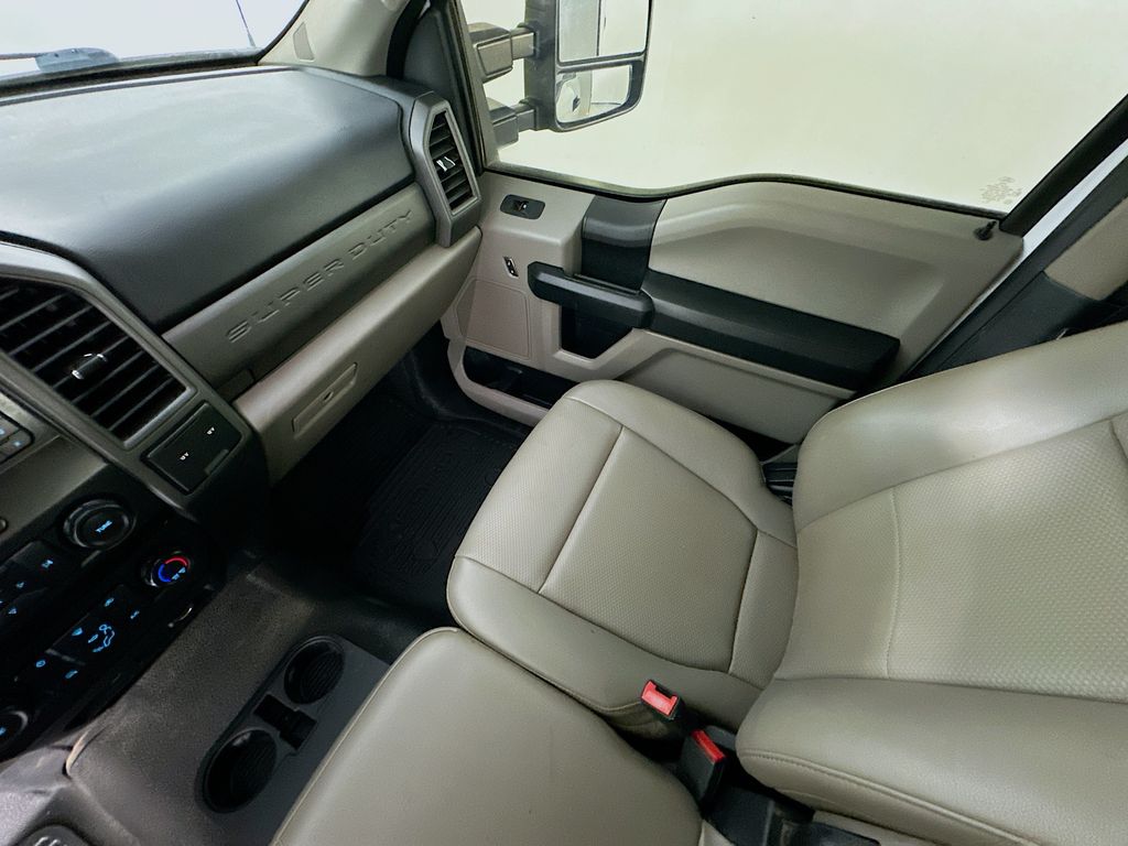 FordF-550SD10